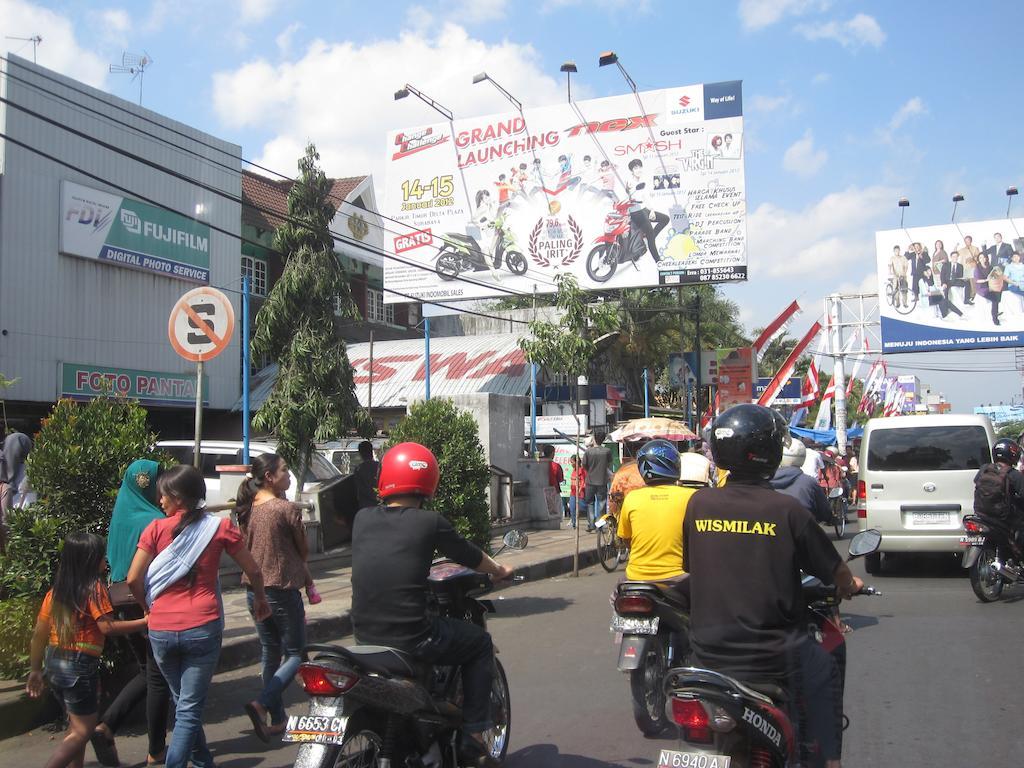 Hotel Santosa Malang Exteriér fotografie