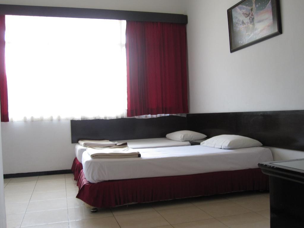 Hotel Santosa Malang Pokoj fotografie
