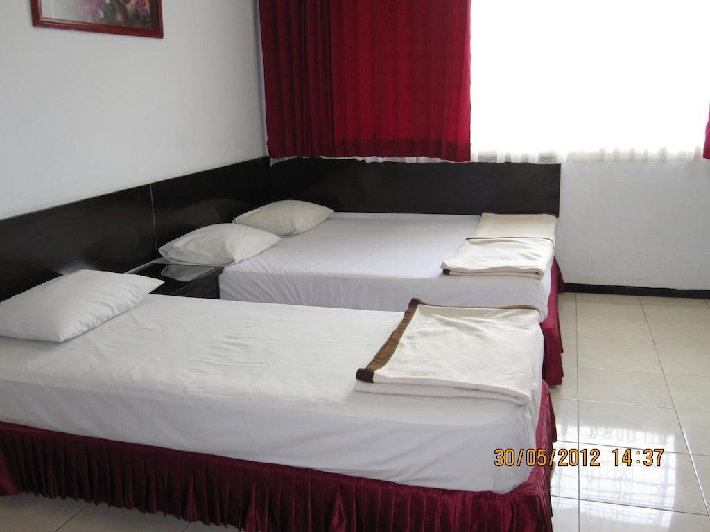 Hotel Santosa Malang Pokoj fotografie