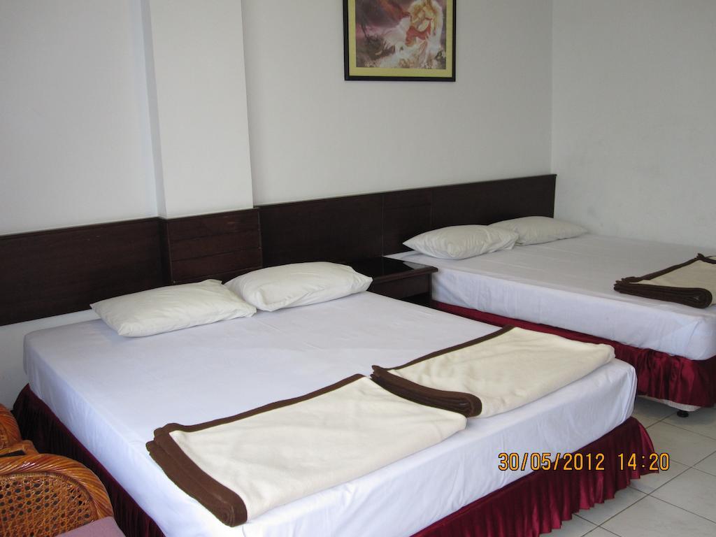 Hotel Santosa Malang Pokoj fotografie
