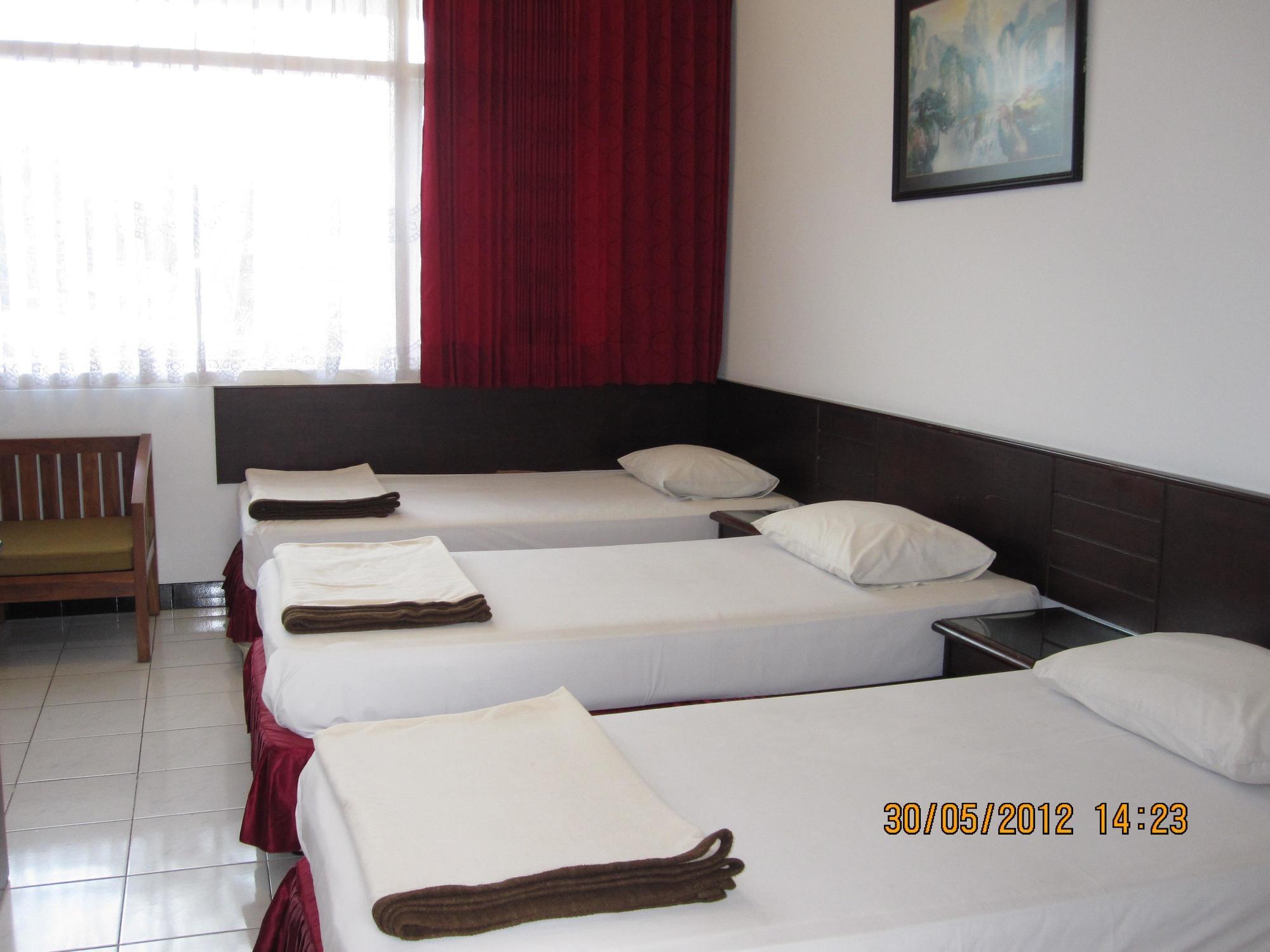 Hotel Santosa Malang Exteriér fotografie